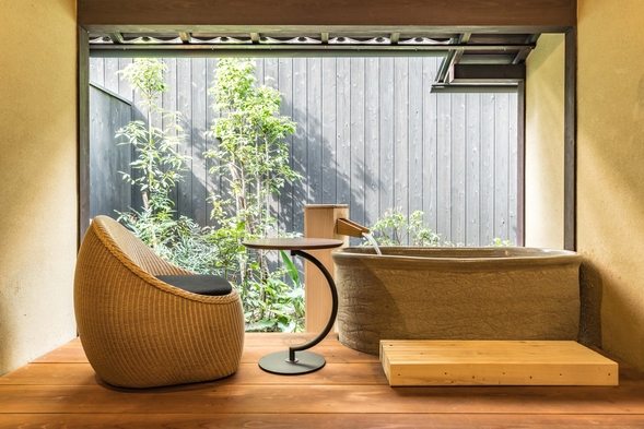 【お部屋で朝食】築100年以上の京町家を改装した贅沢なヴィラ